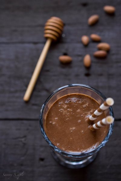 raw-banana-honey-almond-cacao-smoothie