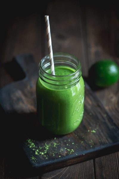 Pineapple Matcha Smoothie in mason jar